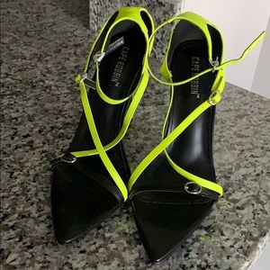 Neon pumps